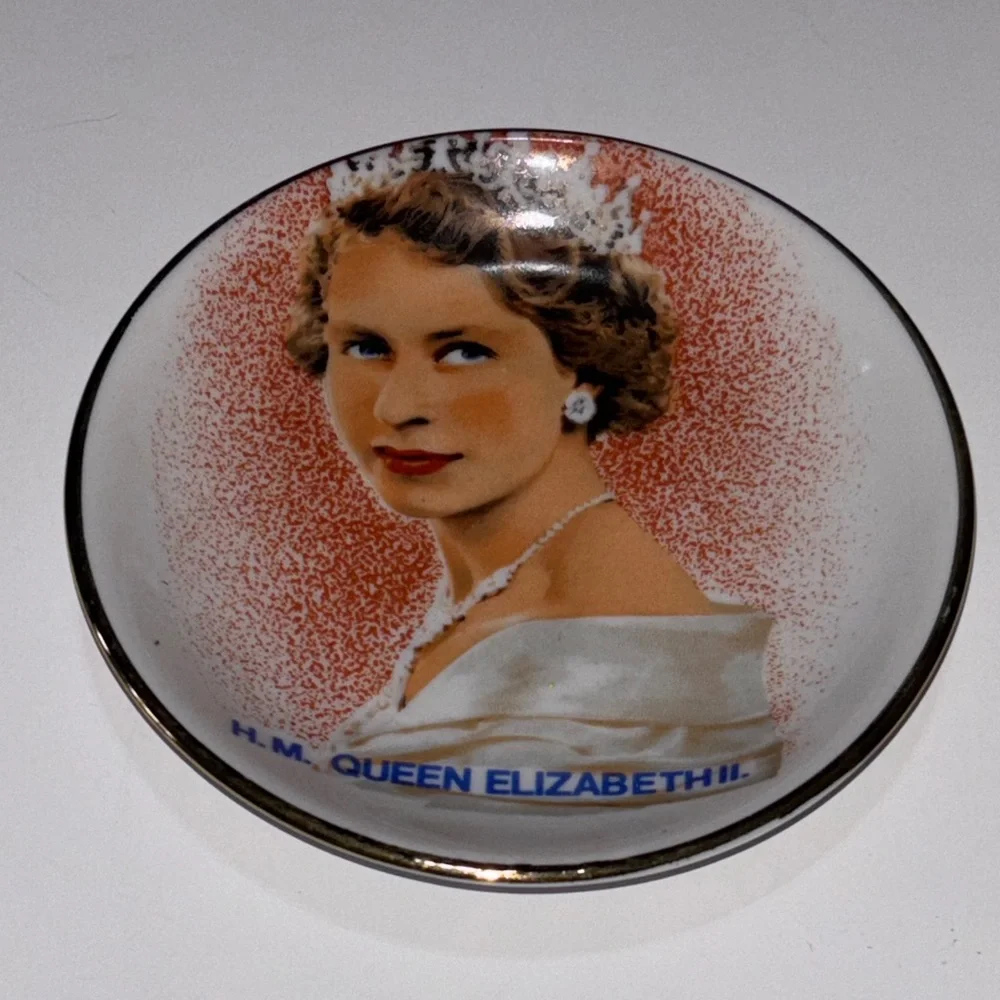 Queen Elizabeth II Decorative Plate Ring Dish QE2 Queen Elizabeth Ring dish VTG
